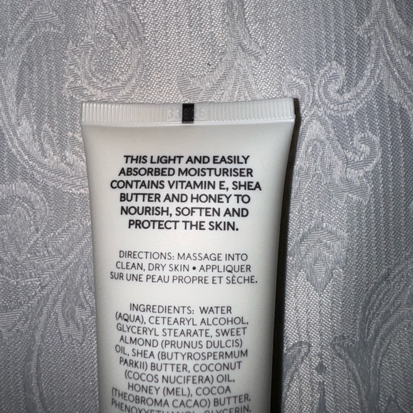 MITCHELL AND PEACH
English Growers
FLORA NO.I
BODY SOUFFLÉ
100 ML / 3.38 FL.OZ. - Picture 2 of 10